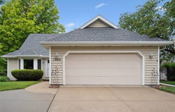 1000 Prairie View Drive, West Des Moines, IA 50266