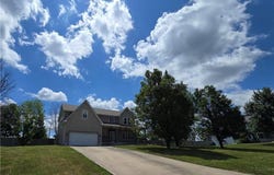 2305 SE Horseshoe Drive, Oak Grove, MO 64075