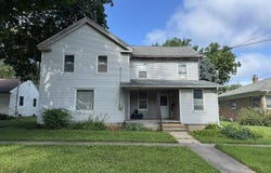 607 S Jackson, MOUNT CARROLL, IL 61053