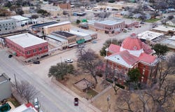 111 W Gilbert Street, Henrietta, TX 76365
