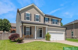 10702 S 110 Avenue, Papillion, NE 68046