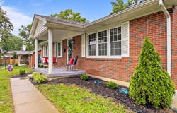 410 Greenview Dr, Lawrenceburg, KY 40342