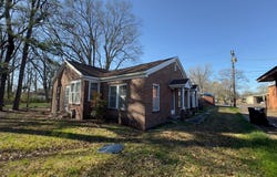 232 E Calhoun St, BRUCE, MS 38915