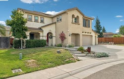 1021 Saunders Ct, Galt, CA 95632