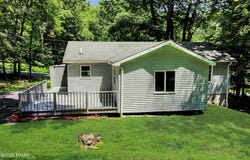 426 Whippoorwill Drive, Bushkill, PA 18324