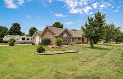 1485 S Village Lane, Bolivar, MO 65613
