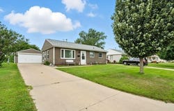 1018 17th St SW, IA 52404