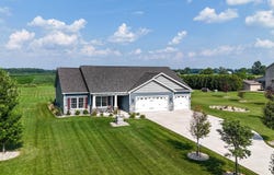 4755 S Longmeadow Drive, Columbia City, IN 46725
