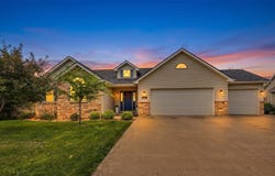 2521 Hemel Drive, Pella, IA 50219