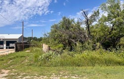 8610 N Valley Dr, San Angelo, TX 76905