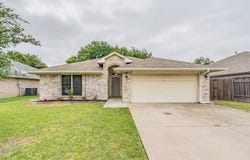 137 Roberts Dr, Saginaw, TX 76179