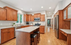 1277 Creekside Ln, Cedarburg, WI 53012