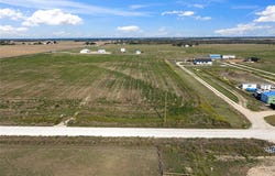 2008 Rolling Meadows Dr, Coupland, TX 78615