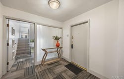 1 Delcrest Court, St Louis, MO 63124