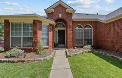 712 Saint Robby Drive, Mansfield, TX 76063