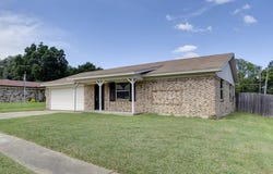 508 Jayellen Avenue, Burleson, TX 76028
