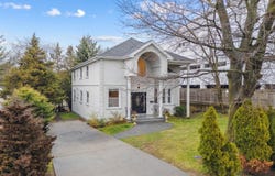 16 Arleigh Dr, Albertson, NY 11507