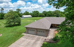 615 W Mchenry Avenue, Billings, MO 65610