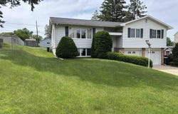 2620 Crestline Avenue, Waterloo, IA 50702