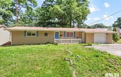 15858 OAK Lane, Girard, IL 62640