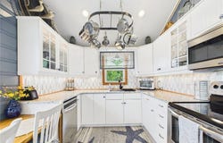 24 East Shore Road, Narragansett, RI 02882