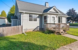 1821 S 18TH Street, MANITOWOC, WI 54220