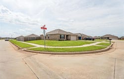 1016 N Deer Court Way, Mustang, OK 73064