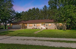 122 G76 Highway, Lacona, IA 50139