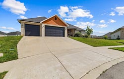 1360 N Rainbow Court Court, Nixa, MO 65714