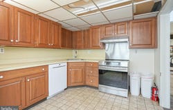 4 W CLOSE, MOORESTOWN, NJ 08057