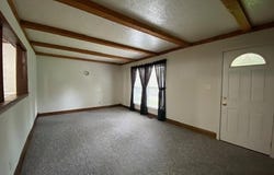 215 Humphrey Ln, Bardstown, KY 40004