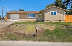 481 W GRANT ST, Carlton, OR 97111