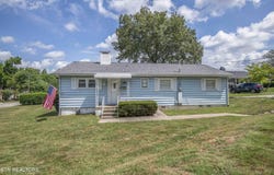 100 Viola Rd, Oak Ridge, TN 37830