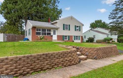 128 HENRY Road, ENOLA, PA 17025
