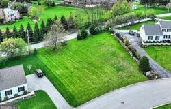 2741 PRIMROSE LANE N, YORK, PA 17404