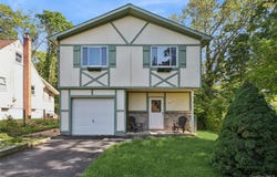 244 Lakeside Trail, Ridge, NY 11961
