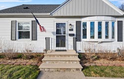 1210 THORNDALE Street, GREEN BAY, WI 54304