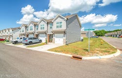 385 Harper Village Way, Lenoir City, TN 37771