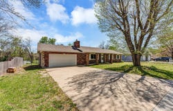 1024 S Oakland Avenue, Bolivar, MO 65613