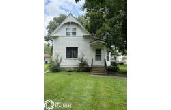 202 N Clark Street, Winfield, IA 52659