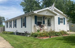 2735 Cardigan Drive, Springfield, IL 62702