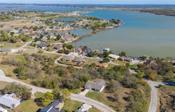 17 Bayside Drive, Runaway Bay, TX 76426