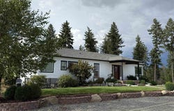 8515 E Orchard Bluff Rd Rd, Chattaroy, WA 99003