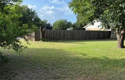 18 Sandy Lane, Palestine, TX 75801