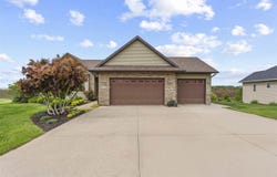 1118 Pelican Dr, Kalona, IA 52247