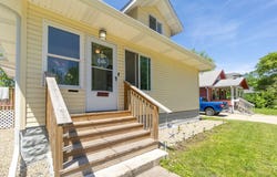1324 W 6th Street, Waterloo, IA 50702