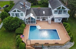 20 Oak Lane, Hampton Bays, NY 11946