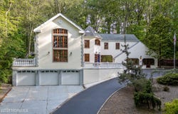 160 Pelican Road, Middletown, NJ 07748