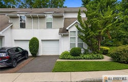 24 Parkside Drive, Jamesburg, NJ 08831