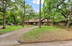 1502 Pebble Creek Drive, Euless, TX 76040